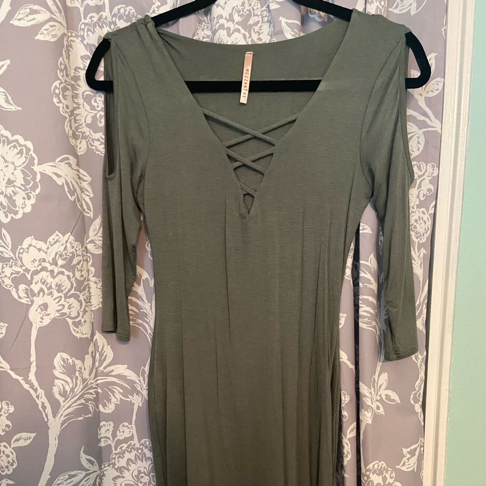 Green long sleeve dress